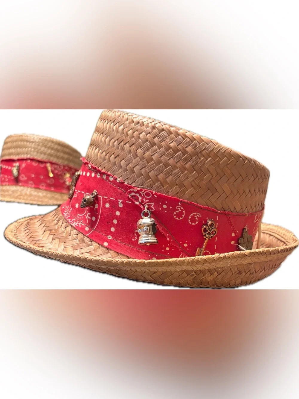 RARE FIND - 1960’s Novelty Charm Trim Straw Fedora Hat Red Paisley Bandana - S